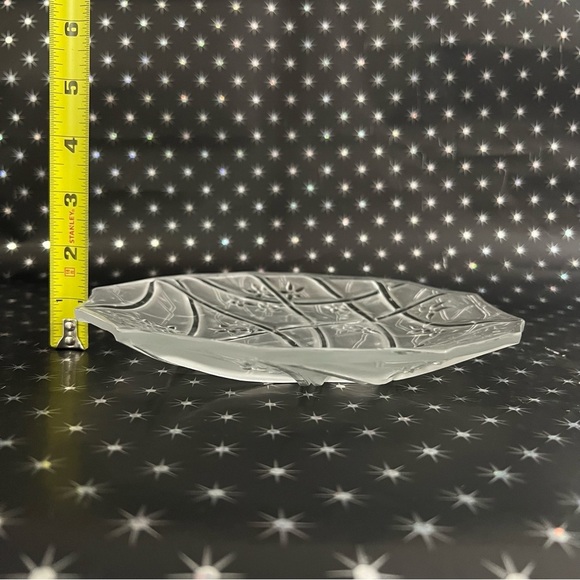 Vintage Clear Glass Floral Pattern Plate - Picture 4 of 4